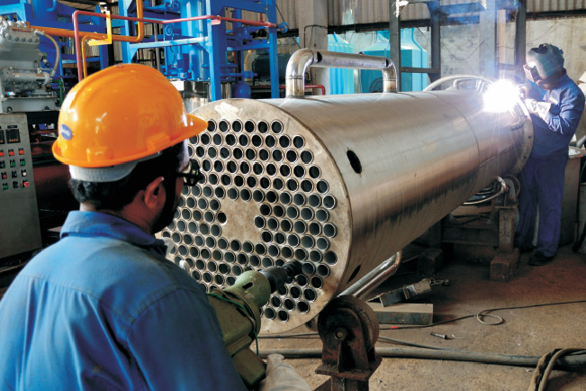 SHELL AND TUBE HEAT EXCHANGER